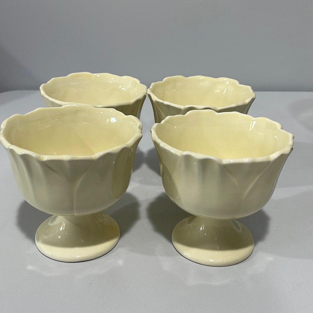 Williams Sonoma Tulip Dessert Footed Bowls Custard Cream